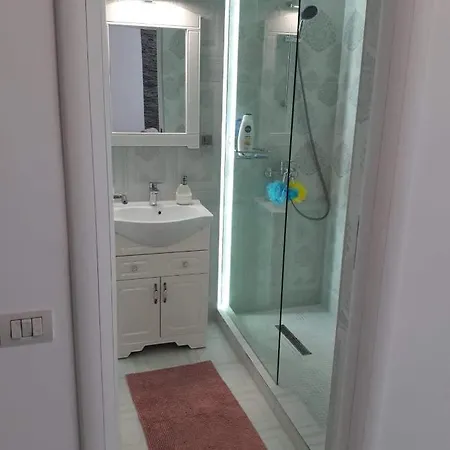 Rebecca's * Năvodari
